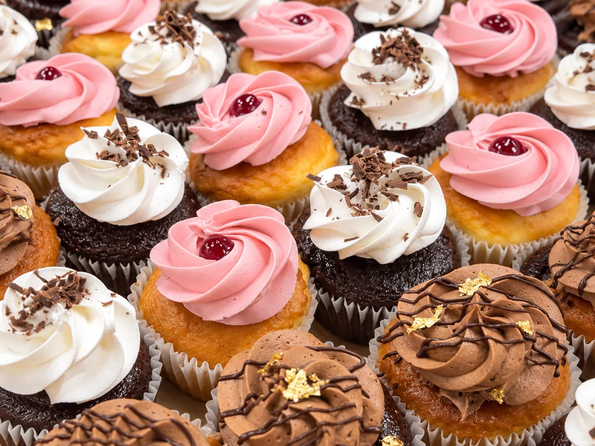 Rose Cottage Baking Co. catering dessert table with cupcakes